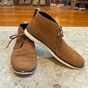 Men’s 9.5 (fits like a 10) waterproof Ugg treadlite boot